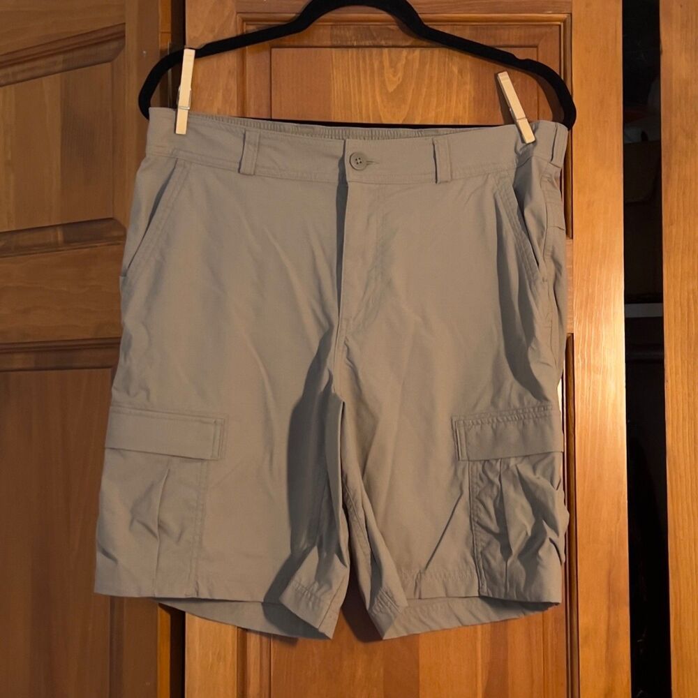 REI Co-op Sahara Cargo Shorts Men's 34 Khaki Tan Hiking Outdoor 8" Inseam
